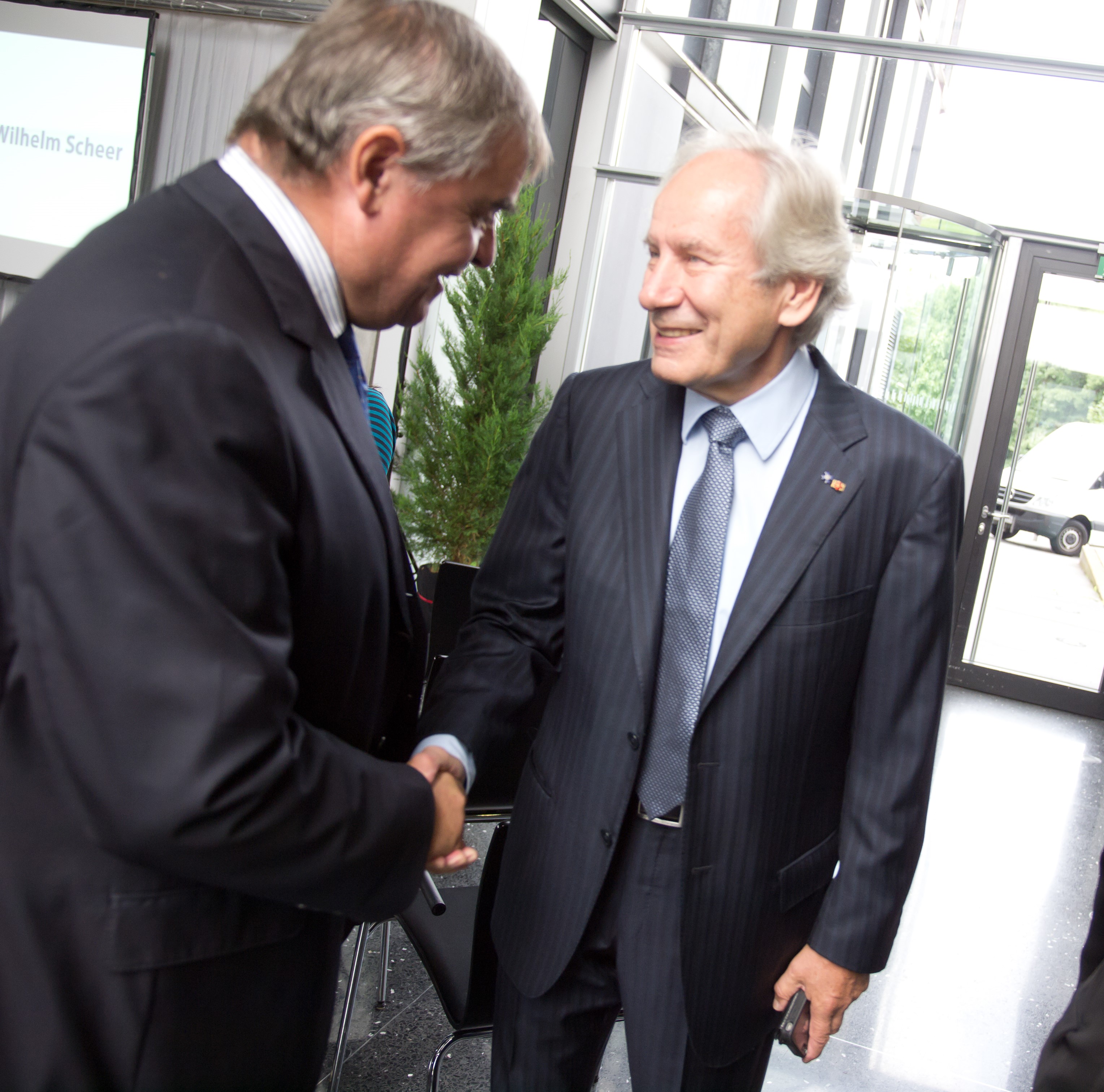 Der ehemalige saarländische Ministerpräsident Peter Müller mit Prof. Dr. August-Wilhelm Scheer 